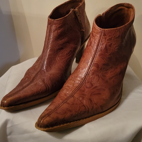 Zara Hand Tool Leather Booties Sz 39 in Cognac - Picture 3 of 7